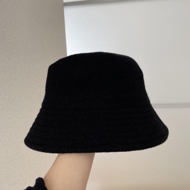 UNIQLO(ユニクロ)のユニクロ　UNIQLO バケットハット　ウール100%ブラック レディースの帽子(ハット)の商品写真