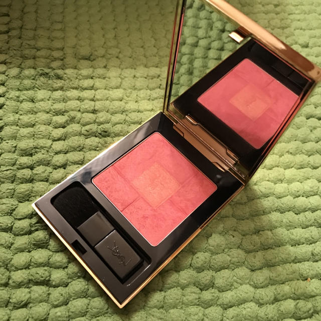 Yves Saint Laurent Beaute(イヴサンローランボーテ)のイヴ・サンローラン チーク6 コスメ/美容のベースメイク/化粧品(チーク)の商品写真