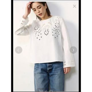 アズールバイマウジー(AZUL by moussy)の新品　AZUL BY MOUSSY  マウジー　フレアスリーブ 刺繍 ブラウス(シャツ/ブラウス(半袖/袖なし))