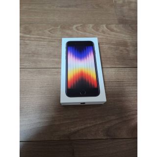 アイフォーン(iPhone)の【新品・未使用】iPhoneSE 第3世代　黒64GB ドコモ(スマートフォン本体)