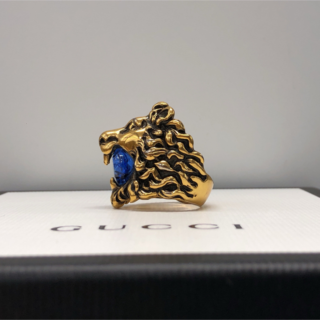 Gucci(グッチ)のグッチ ライオンヘッド リング GPゴールド ブルーサファイア 15.5号 指輪 メンズのアクセサリー(リング(指輪))の商品写真