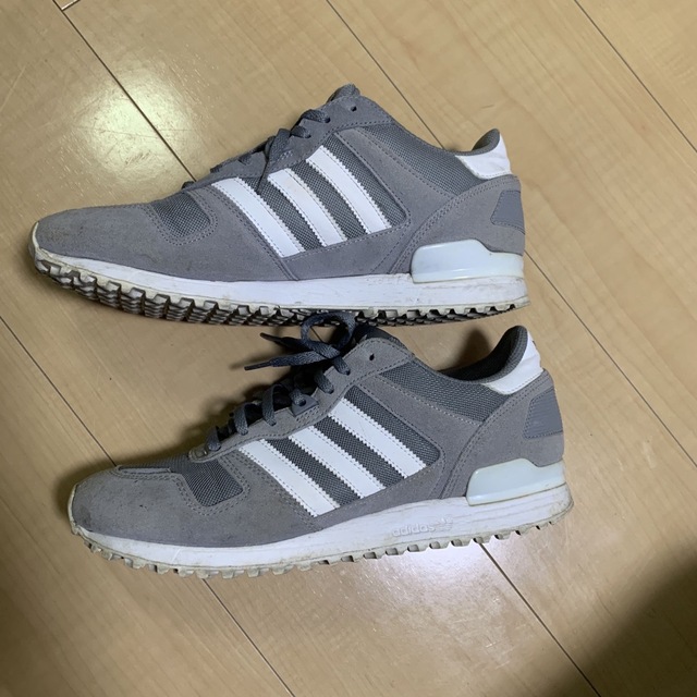 adidas(アディダス)の※最終値下げ　adidas アディダス ZX700 グレー 27.5cm メンズの靴/シューズ(スニーカー)の商品写真