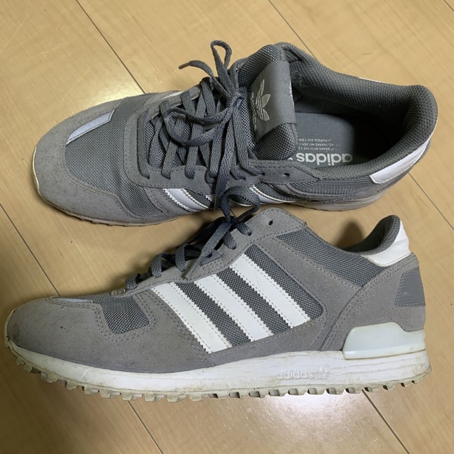 adidas(アディダス)の※最終値下げ　adidas アディダス ZX700 グレー 27.5cm メンズの靴/シューズ(スニーカー)の商品写真