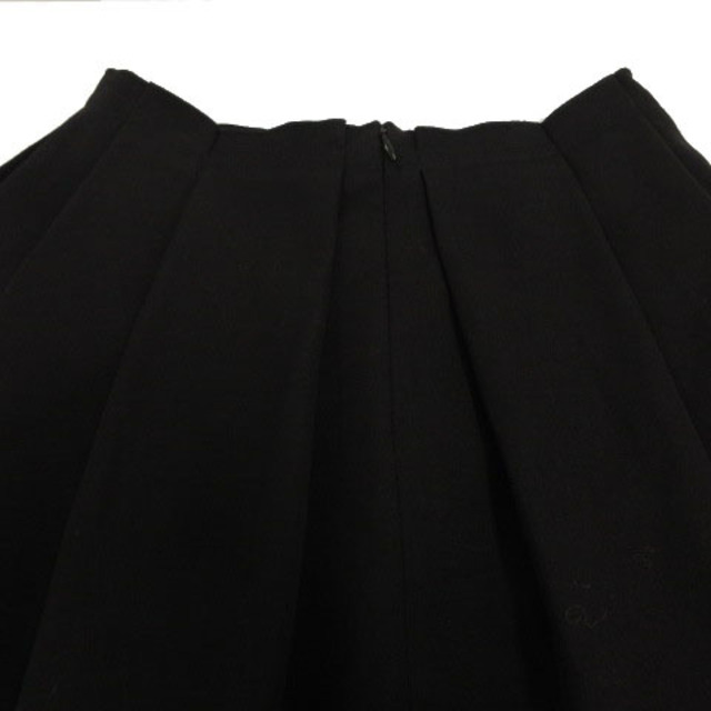 M-premier(エムプルミエ)のエムプルミエ COUTURE スカート フレア タック ミディ丈 黒 36 レディースのスカート(ひざ丈スカート)の商品写真