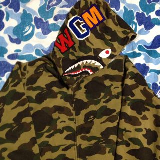 アベイシングエイプ(A BATHING APE)のＡＰＥ  シャークパーカー  Ｍ  送料込(パーカー)