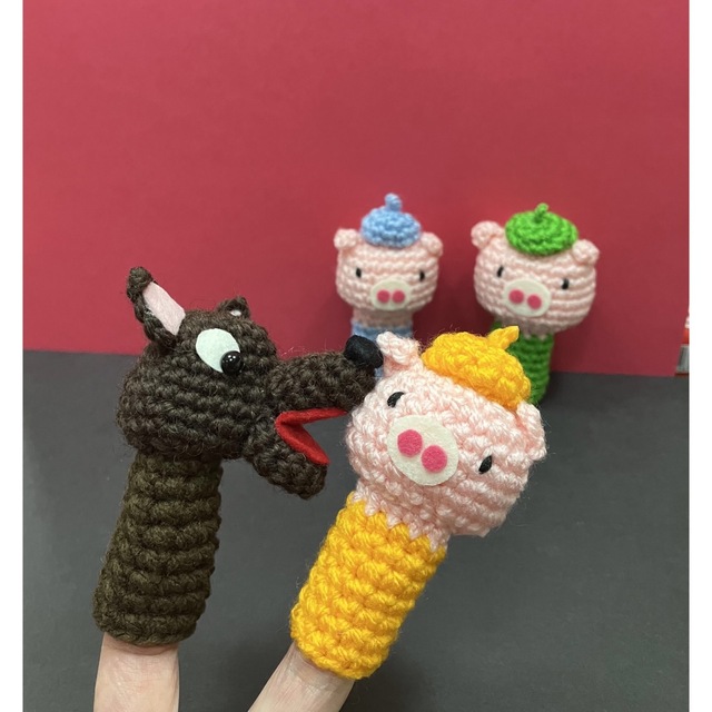 編みぐるみ指人形　3匹のこぶた　オオカミ　アニマル　ハンドメイド ハンドメイドのぬいぐるみ/人形(あみぐるみ)の商品写真