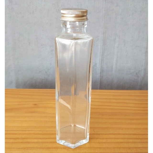 ハーバリウム瓶(キャップ付)　スリム六角 10本 ハンドメイドの素材/材料(各種パーツ)の商品写真