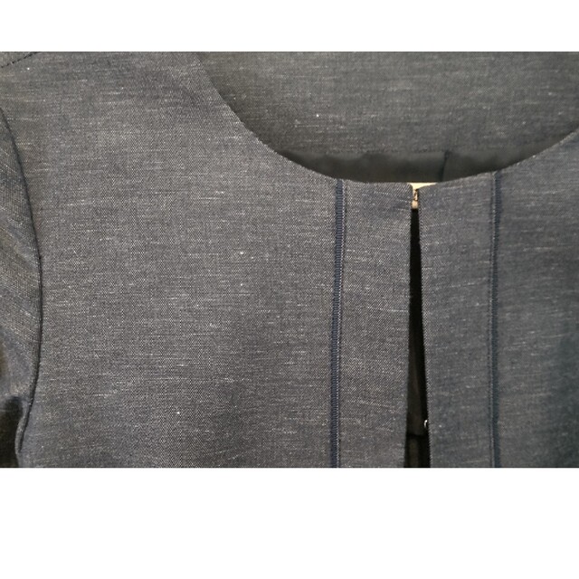 お値下げ ノーカラージャケット　紺色　美品 レディースのジャケット/アウター(ノーカラージャケット)の商品写真