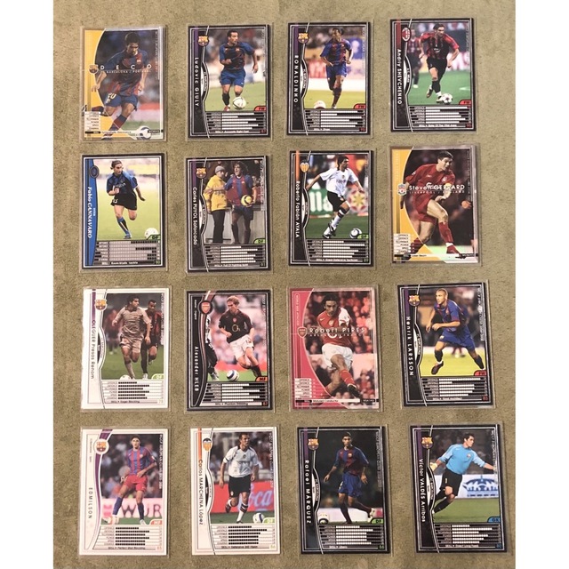 KONAMI(コナミ)のサッカー　トレーディングカード　16枚セット　カードケースつき エンタメ/ホビーのタレントグッズ(スポーツ選手)の商品写真