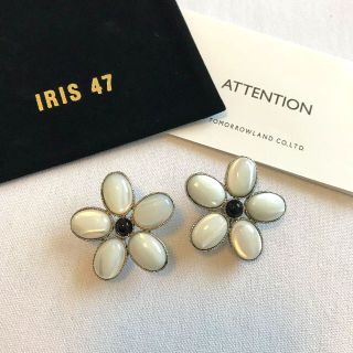 トゥモローランド(TOMORROWLAND)の美品 IRIS47 MARGARET マザーオブパール 両耳 イヤリング(イヤリング)