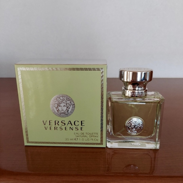 VERSACE(ヴェルサーチ)のヴェルサーチェ ヴェルセンス オードトワレ 30ml コスメ/美容の香水(ユニセックス)の商品写真