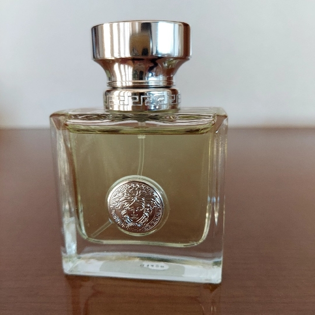 VERSACE(ヴェルサーチ)のヴェルサーチェ ヴェルセンス オードトワレ 30ml コスメ/美容の香水(ユニセックス)の商品写真