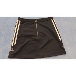 アディダス(adidas)のadidasスカート(ミニスカート)