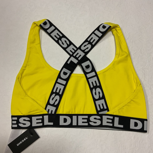 DIESEL(ディーゼル)の洗練されたデザインDIESEL ①スポーツブラ　②ショーツ　2点セットイエローM レディースの下着/アンダーウェア(ブラ&ショーツセット)の商品写真