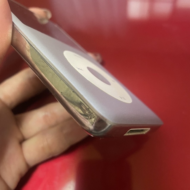 iPod(アイポッド)のiPod classic 80GB シルバー　動作確認済み　初期化済み スマホ/家電/カメラのオーディオ機器(ポータブルプレーヤー)の商品写真