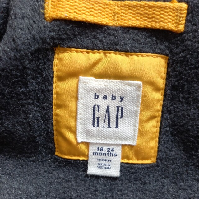 babyGAP(ベビーギャップ)のGAP 90cm ベスト キッズ/ベビー/マタニティのキッズ服男の子用(90cm~)(ジャケット/上着)の商品写真