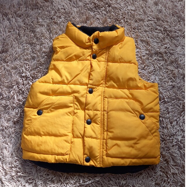 babyGAP(ベビーギャップ)のGAP 90cm ベスト キッズ/ベビー/マタニティのキッズ服男の子用(90cm~)(ジャケット/上着)の商品写真