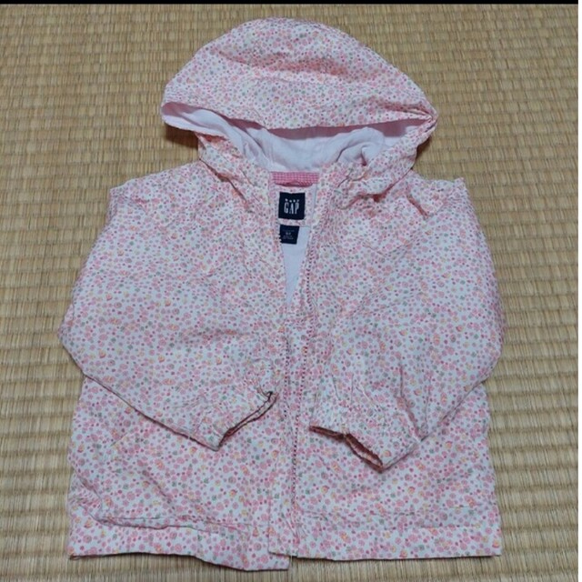 babyGAP(ベビーギャップ)のアウター　薄手　90 キッズ/ベビー/マタニティのキッズ服女の子用(90cm~)(ジャケット/上着)の商品写真