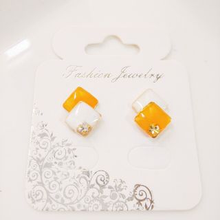 Wスクエア×ビジューピアス(ホワイト×イエロー)(ピアス)