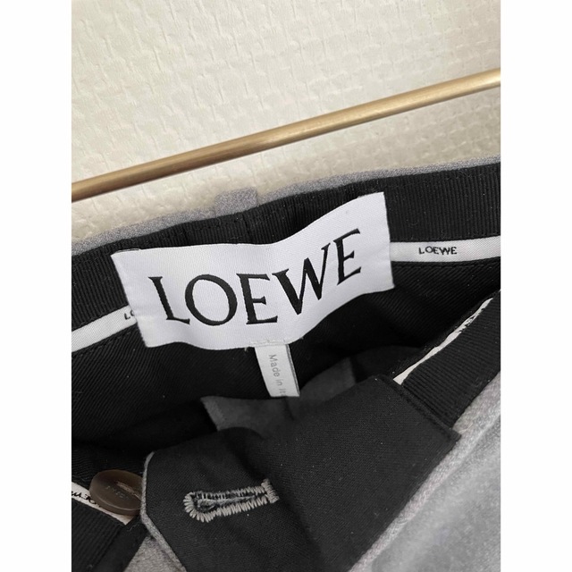 LOEWE(ロエベ)のテーラードパンツ レディースのパンツ(カジュアルパンツ)の商品写真