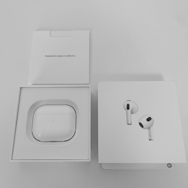 Apple(アップル)の【クニさん専用】アップル AirPods 第3世代 MME73J/A  スマホ/家電/カメラのオーディオ機器(ヘッドフォン/イヤフォン)の商品写真