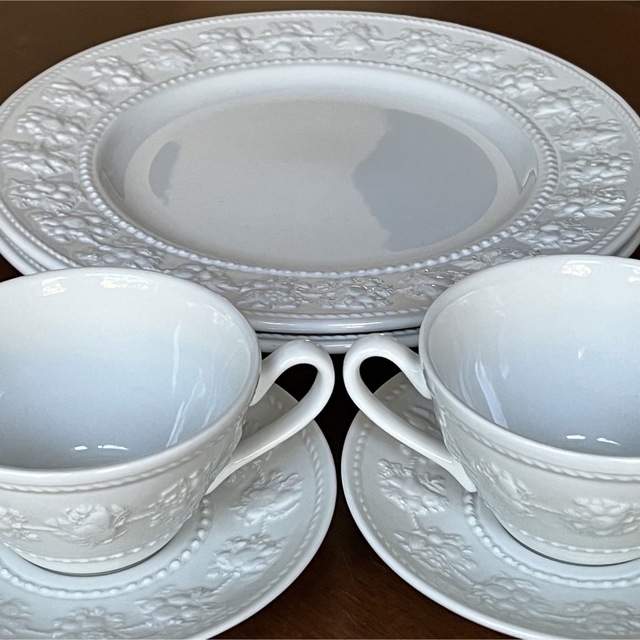 WEDGWOOD(ウェッジウッド)の【未使用美品】ウェッジウッド★フェスティビティ★ペア　ランチセット インテリア/住まい/日用品のキッチン/食器(食器)の商品写真