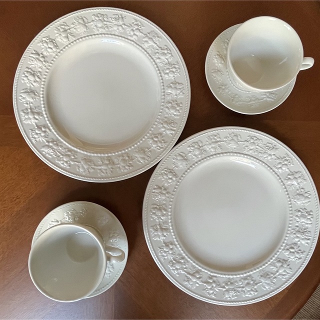 WEDGWOOD(ウェッジウッド)の【未使用美品】ウェッジウッド★フェスティビティ★ペア　ランチセット インテリア/住まい/日用品のキッチン/食器(食器)の商品写真