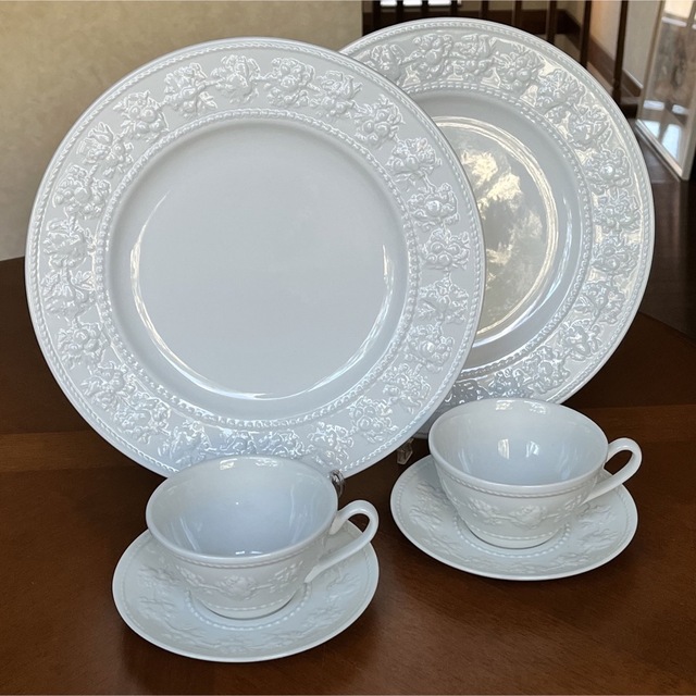 WEDGWOOD(ウェッジウッド)の【未使用美品】ウェッジウッド★フェスティビティ★ペア　ランチセット インテリア/住まい/日用品のキッチン/食器(食器)の商品写真