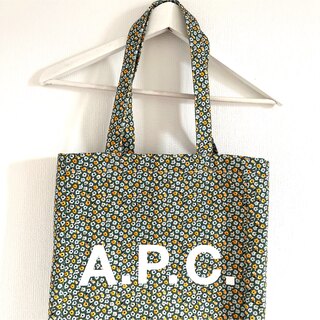 APC(A.P.C) 花柄の通販 100点以上 | アーペーセーを買うならラクマ
