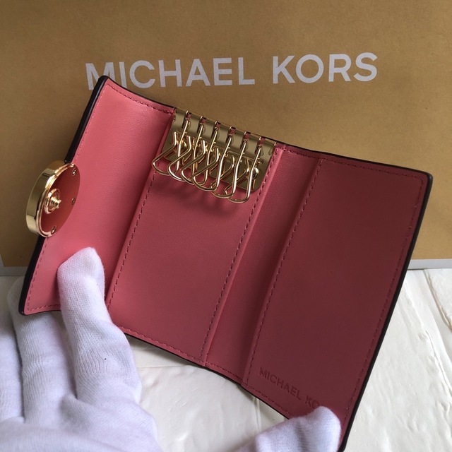 Michael Kors(マイケルコース)の新品★定価27,500円★マイケルコース シグネチャー ピンク キーケース  レディースのファッション小物(キーケース)の商品写真