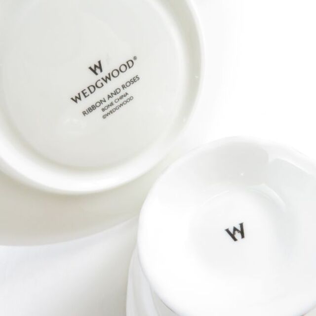 美品 WEDGWOOD ウェッジウッド RIBON AND ROSES リボン＆ローズ ティーカップ＆ソーサー 1客 ピオニー 英国 王室  SY5269G