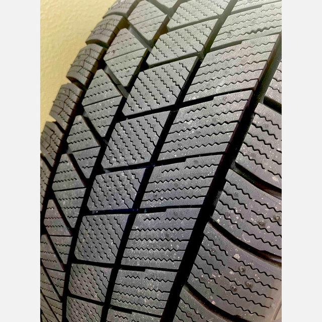 BRIDGESTONE(ブリヂストン)のスタッドレス VRX3 215/50R17 アルミホイール4本セット 自動車/バイクの自動車(タイヤ・ホイールセット)の商品写真