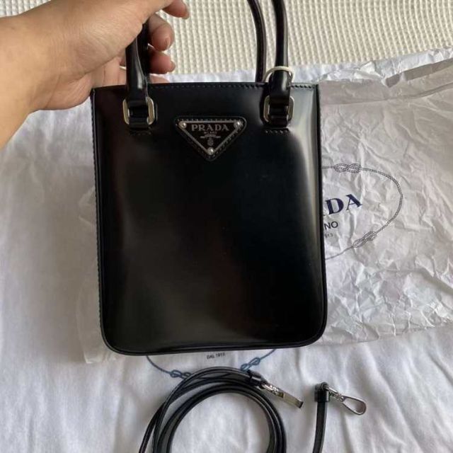 新しいスタイル PRADA - PRADA プラダ スモール ブラッシュドレザー