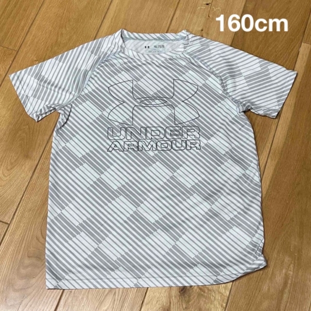 UNDER ARMOUR(アンダーアーマー)のアンダーアーマー　160センチ キッズ/ベビー/マタニティのキッズ服男の子用(90cm~)(Tシャツ/カットソー)の商品写真