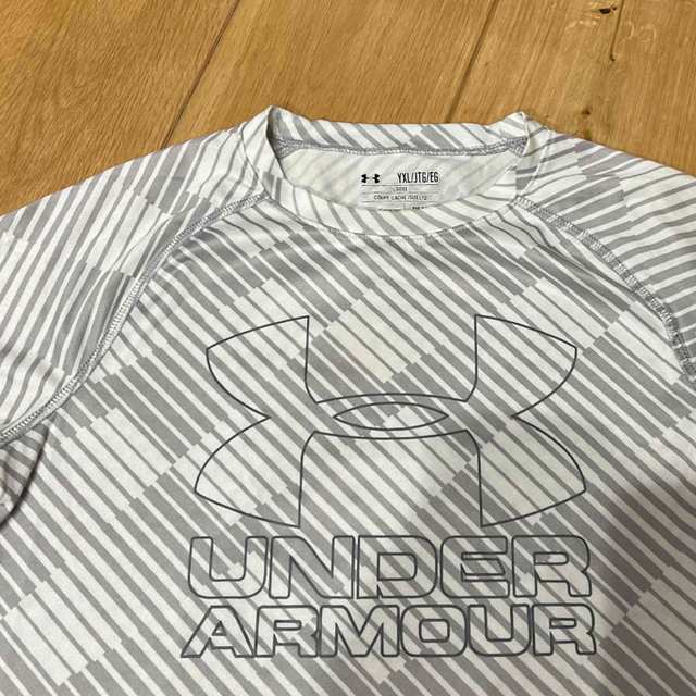 UNDER ARMOUR(アンダーアーマー)のアンダーアーマー　160センチ キッズ/ベビー/マタニティのキッズ服男の子用(90cm~)(Tシャツ/カットソー)の商品写真