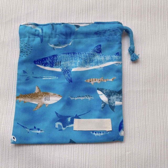 コップ袋 男の子 海の生きもの サメ 白 水色 ハンドメイドのキッズ/ベビー(外出用品)の商品写真