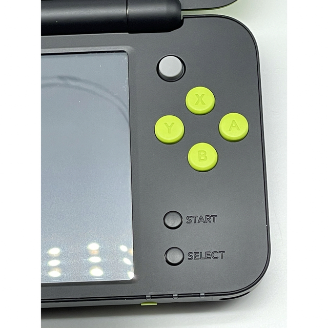 【未使用】Newニンテンドー2DS LL ブラック×ライム エンタメ/ホビーのゲームソフト/ゲーム機本体(携帯用ゲーム機本体)の商品写真