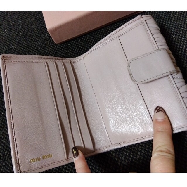 MIUMIU　マトラッセ　二つ折り財布　ピンク