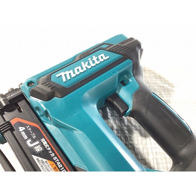 ☆比較的綺麗☆makita マキタ 18V 充電式タッカ ST421D 本体＋ケース付 ステープル幅4mm 長さ13～25mm コードレスタッカー 65753