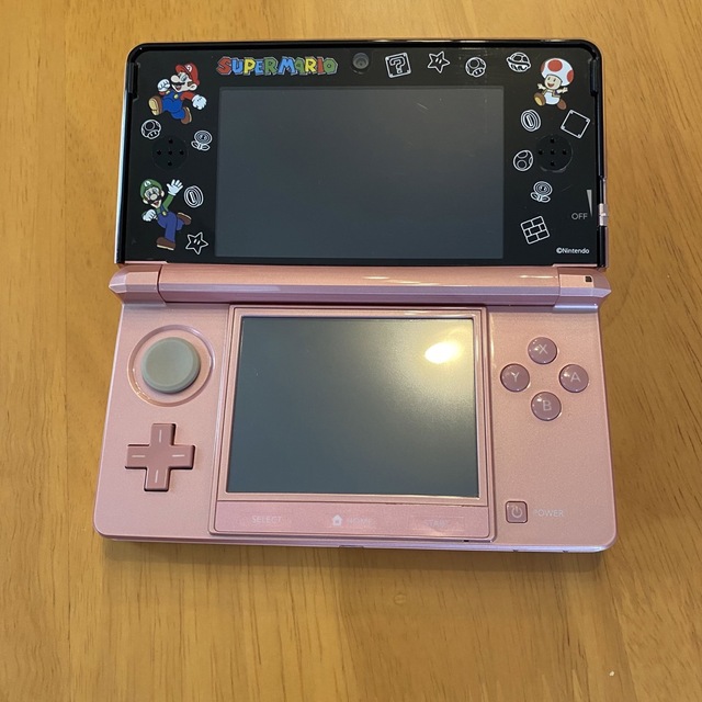 ニンテンドー3DS(ニンテンドー3DS)の3DS 本体　ピンク エンタメ/ホビーのゲームソフト/ゲーム機本体(携帯用ゲーム機本体)の商品写真