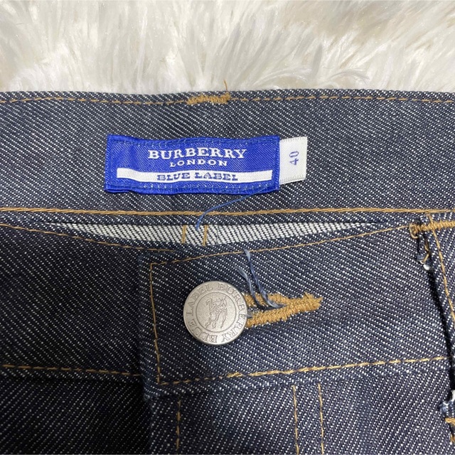 BURBERRY BLUE LABEL(バーバリーブルーレーベル)の美品　バーバリー　ブルーレーベル　デニム　ジーンズ　ノバチェック　40サイズ レディースのパンツ(デニム/ジーンズ)の商品写真