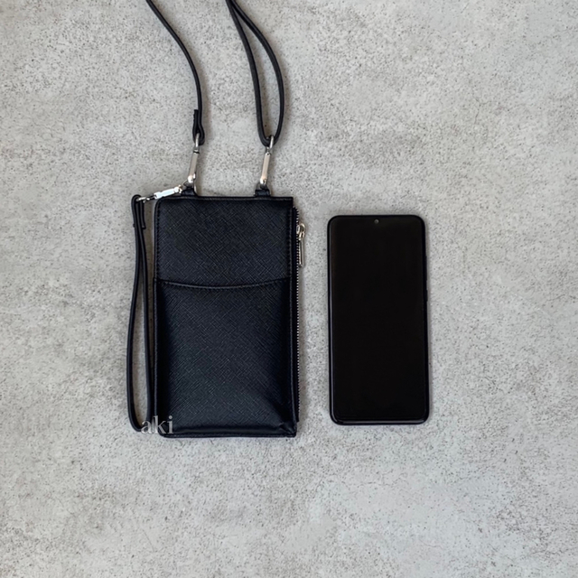 ブラック 黒 マルチ ミニ ポシェット 無地 シンプル お洒落  レディースのバッグ(ボディバッグ/ウエストポーチ)の商品写真