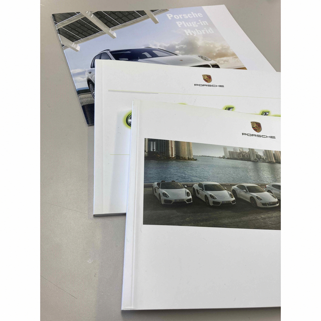 Porsche(ポルシェ)のポルシェ ディーラーカタログ 3冊セット 自動車/バイクの自動車(カタログ/マニュアル)の商品写真