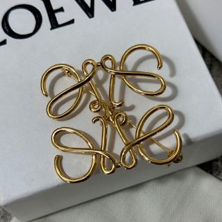 LOEWE - アナグラムブローチ ゴールド【新品】の通販 by pero(プロフ