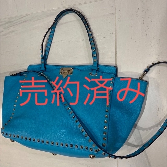 VALENTINO(ヴァレンティノ)のバレンチノ　希少サイズ　バック大 レディースのバッグ(ショルダーバッグ)の商品写真