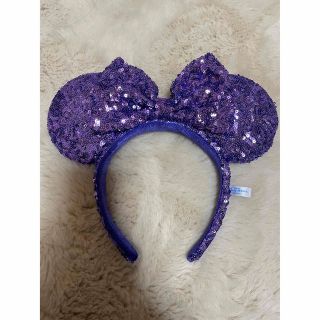 ディズニー(Disney)のディズニー　スパンコール　カチューシャ　紫(カチューシャ)