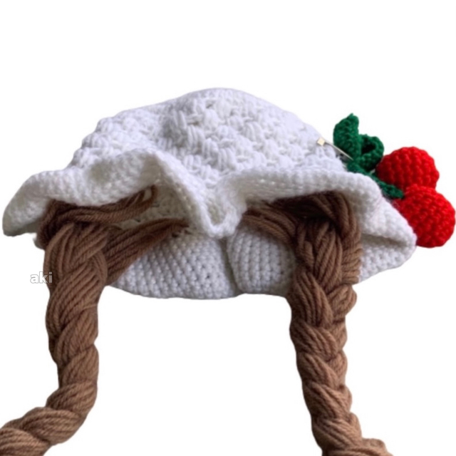 子ども用 三つ編み フレア ニット帽 なりきり 帽子 さくらんぼ チャーム付き キッズ/ベビー/マタニティのこども用ファッション小物(帽子)の商品写真