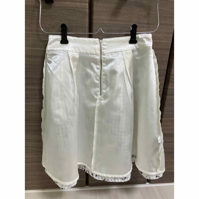 ミニスカート　花柄　白 レディースのスカート(ミニスカート)の商品写真