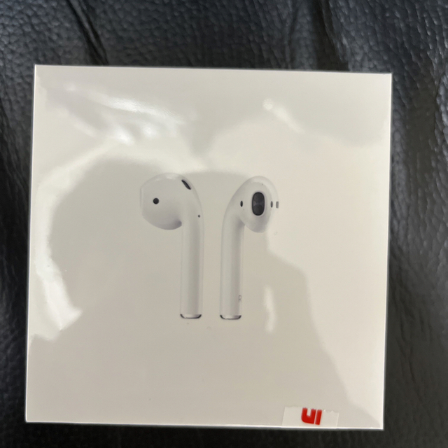 Apple(アップル)の新品未開封 エアポッズ 第2世代apple airpods  MV7N2ZA/A スマホ/家電/カメラのオーディオ機器(ヘッドフォン/イヤフォン)の商品写真