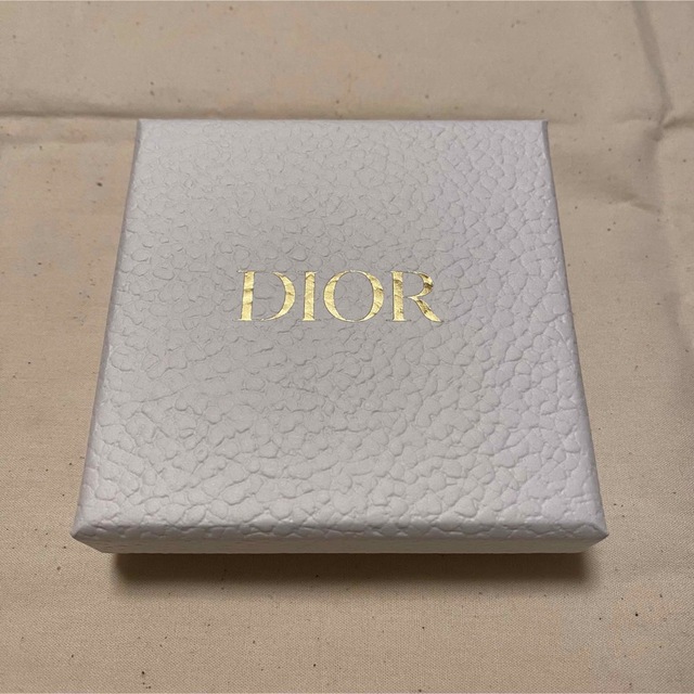 Dior(ディオール)の2023 DIOR ディオール アクセサリー　箱　リボン付き レディースのバッグ(ショップ袋)の商品写真